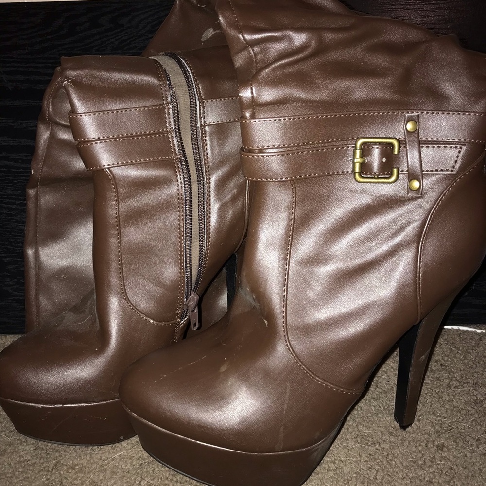 Heeled boots